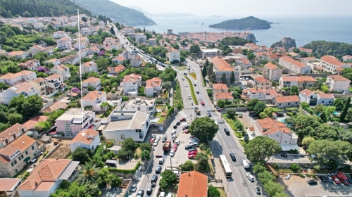 EKSKLUZIVNA PONUDA! Samostojeća kuća cca 250 m2 na zemljištu 590 m2 | Pogled more | Blizina sadržaja | Garaža | Dubrovnik